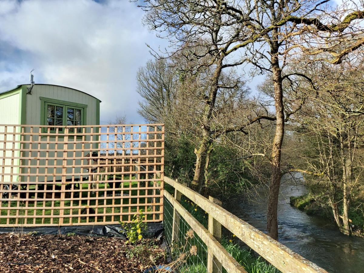 The Old Mill Shepherds Hut Okehampton Exterior foto